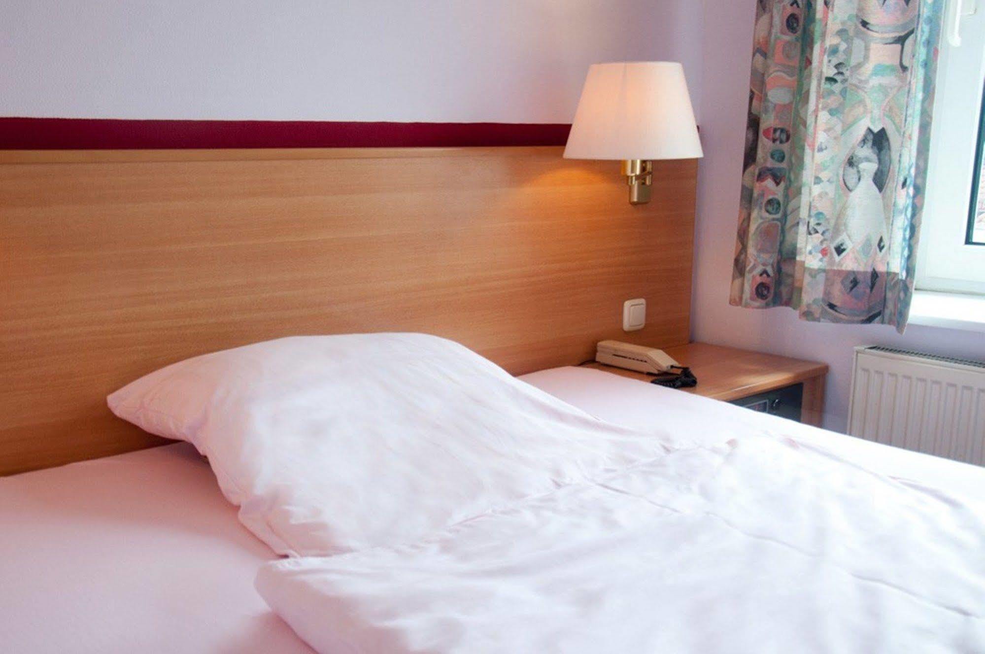 Angler Hof Hotel Süderbrarup Buitenkant foto