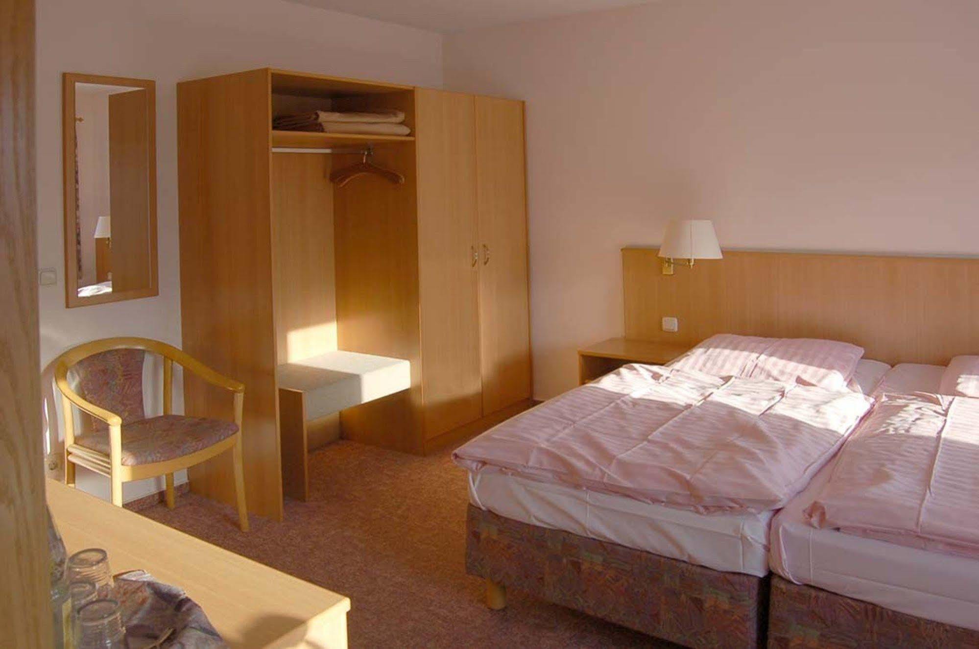 Angler Hof Hotel Süderbrarup Buitenkant foto